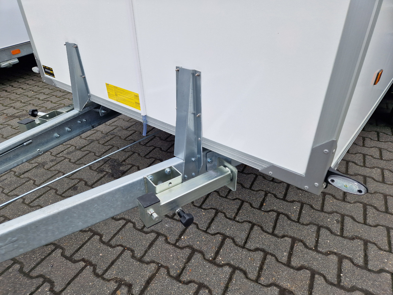 Tiefkühlanhänger 2719 F4 408x175x190cm GOVI Arktik 2000P Aluboden 2700kg - קרון נגרר עם קירור: תמונה 4 Tiefkühlanhänger 2719 F4 408x175x190cm GOVI Arktik 2000P Aluboden 2700kg - קרון נגרר עם קירור: תמונה 4