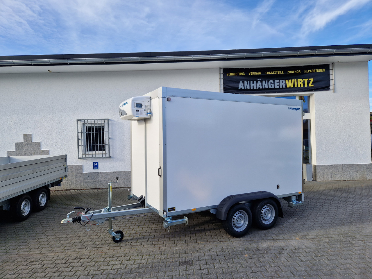 Tiefkühlanhänger AZK 2734/180 336x170x200cm 100/100 GOVI K6 bis -18°C (M) 2700kg - קרון נגרר עם קירור: תמונה 2 Tiefkühlanhänger AZK 2734/180 336x170x200cm 100/100 GOVI K6 bis -18°C (M) 2700kg - קרון נגרר עם קירור: תמונה 2
