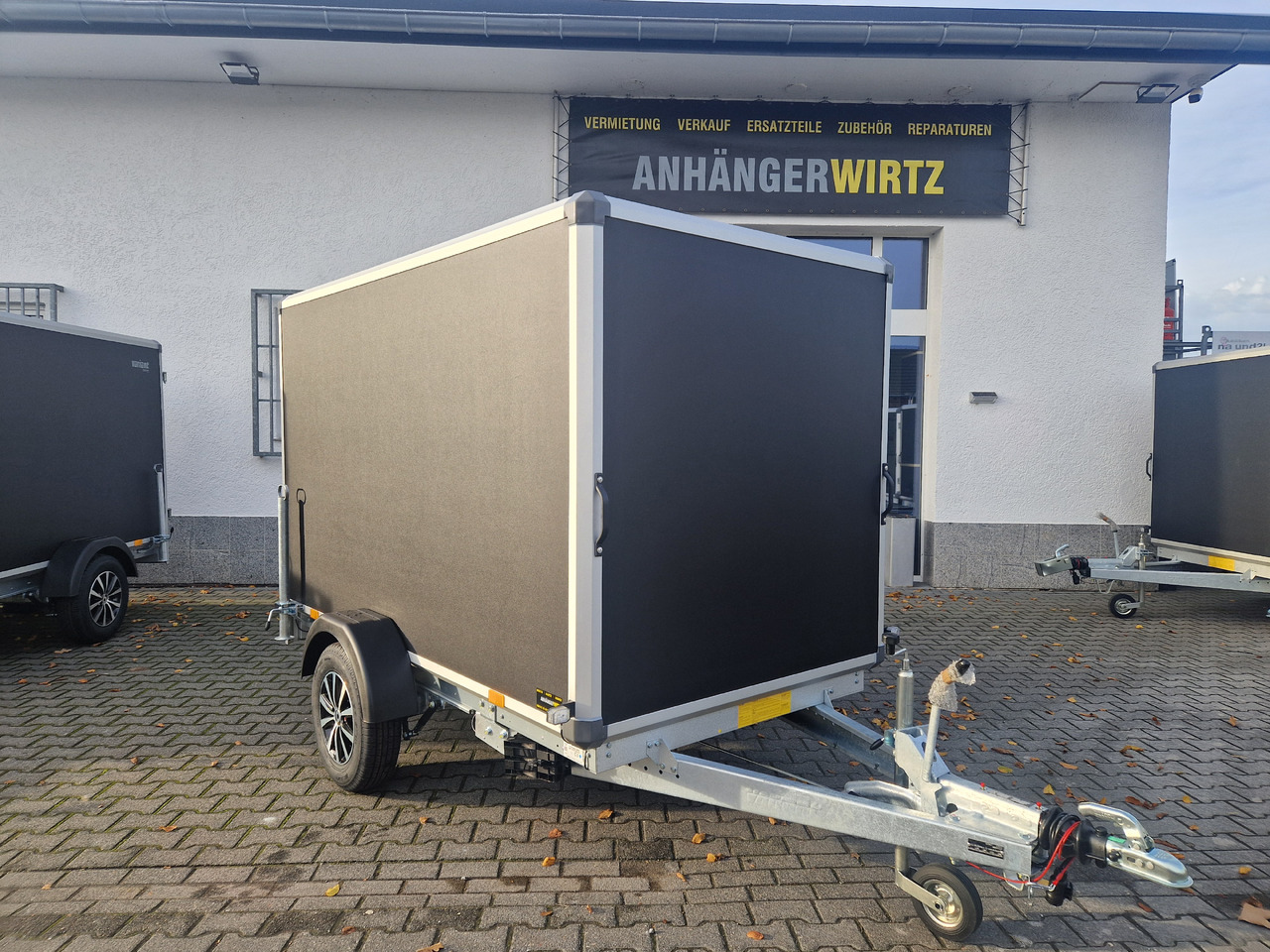 Variant C1315 C2 Edition black 258x148x157cm Alufelgen darkline 1350kg 100km/H 2024 black deal - קרון נגרר בתיבה סגורה: תמונה 5 Variant C1315 C2 Edition black 258x148x157cm Alufelgen darkline 1350kg 100km/H 2024 black deal - קרון נגרר בתיבה סגורה: תמונה 5