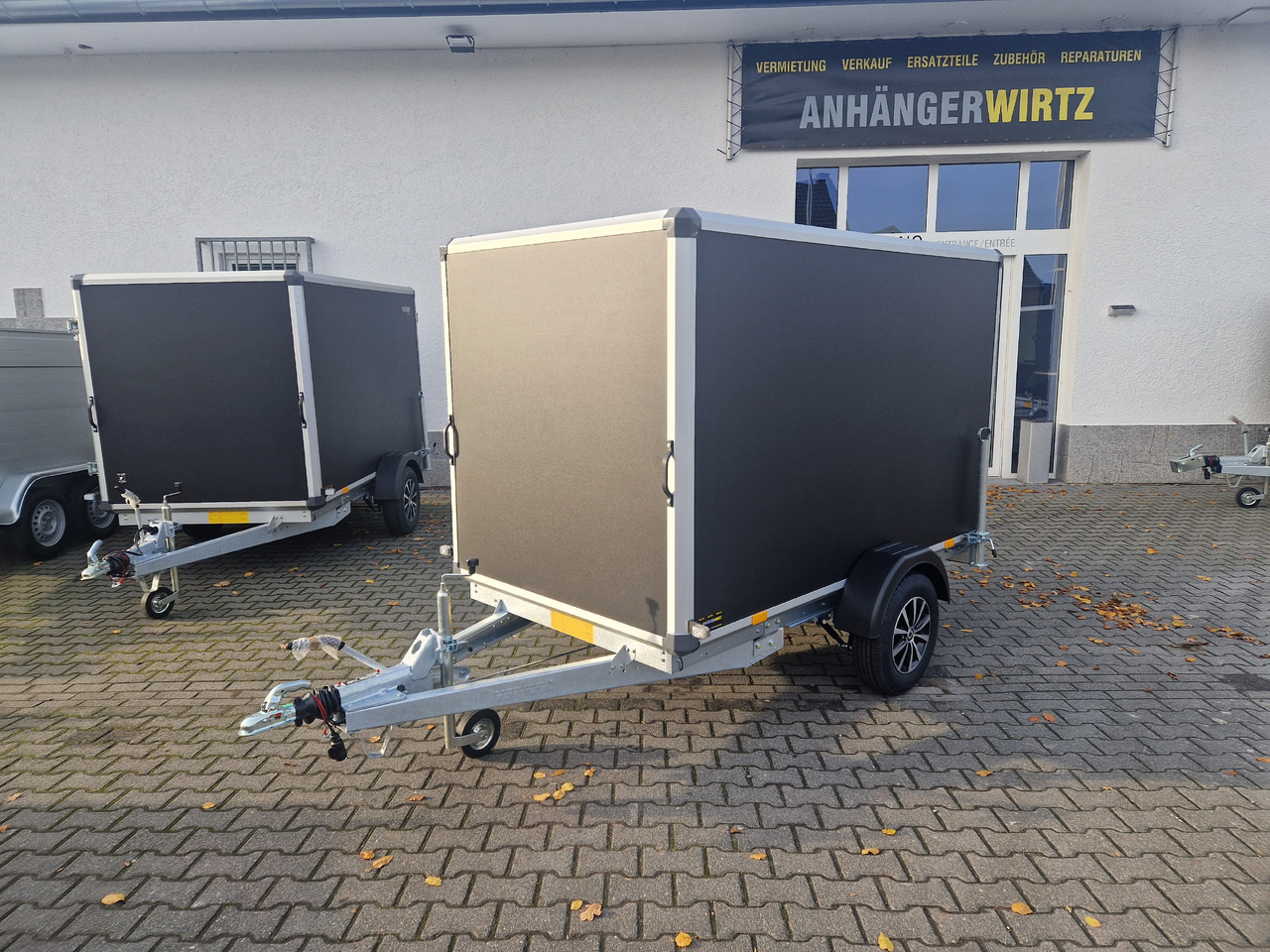 Variant C1315 C2 Edition black 258x148x157cm Alufelgen darkline 1350kg 100km/H 2024 black deal - קרון נגרר בתיבה סגורה: תמונה 1 Variant C1315 C2 Edition black 258x148x157cm Alufelgen darkline 1350kg 100km/H 2024 black deal - קרון נגרר בתיבה סגורה: תמונה 1