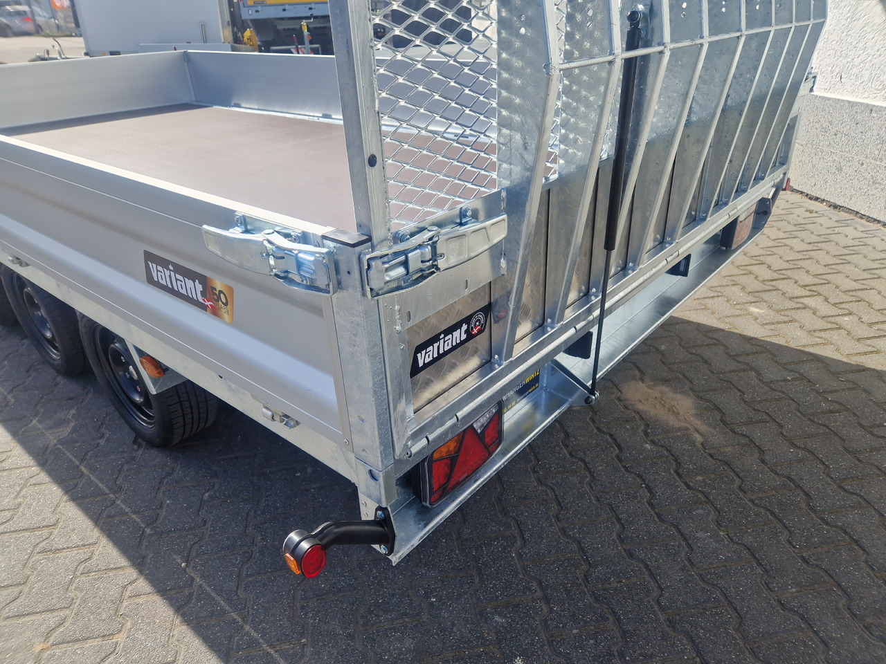 קרון נגרר עם מזהיר Variant Maschinentransporter 3543 UX Maxi Load LED Tridem Parabelfederung 3500kg: תמונה 9 קרון נגרר עם מזהיר Variant Maschinentransporter 3543 UX Maxi Load LED Tridem Parabelfederung 3500kg: תמונה 9