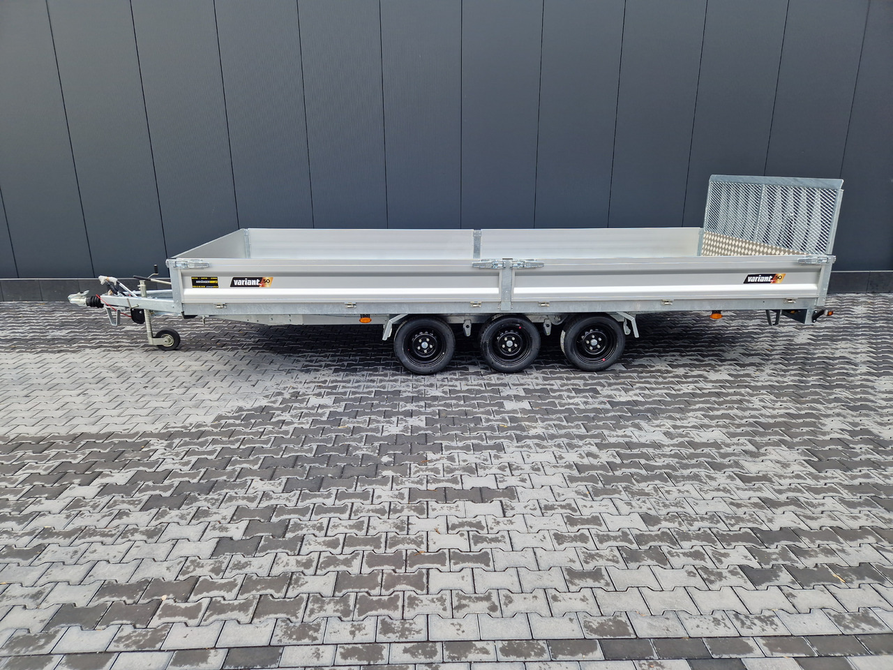 Variant Maschinentransporter 3553 UX Maxi LOAD blackline LED Tridem Parabel 3500kg - קרון נגרר לצמחים: תמונה 2 Variant Maschinentransporter 3553 UX Maxi LOAD blackline LED Tridem Parabel 3500kg - קרון נגרר לצמחים: תמונה 2