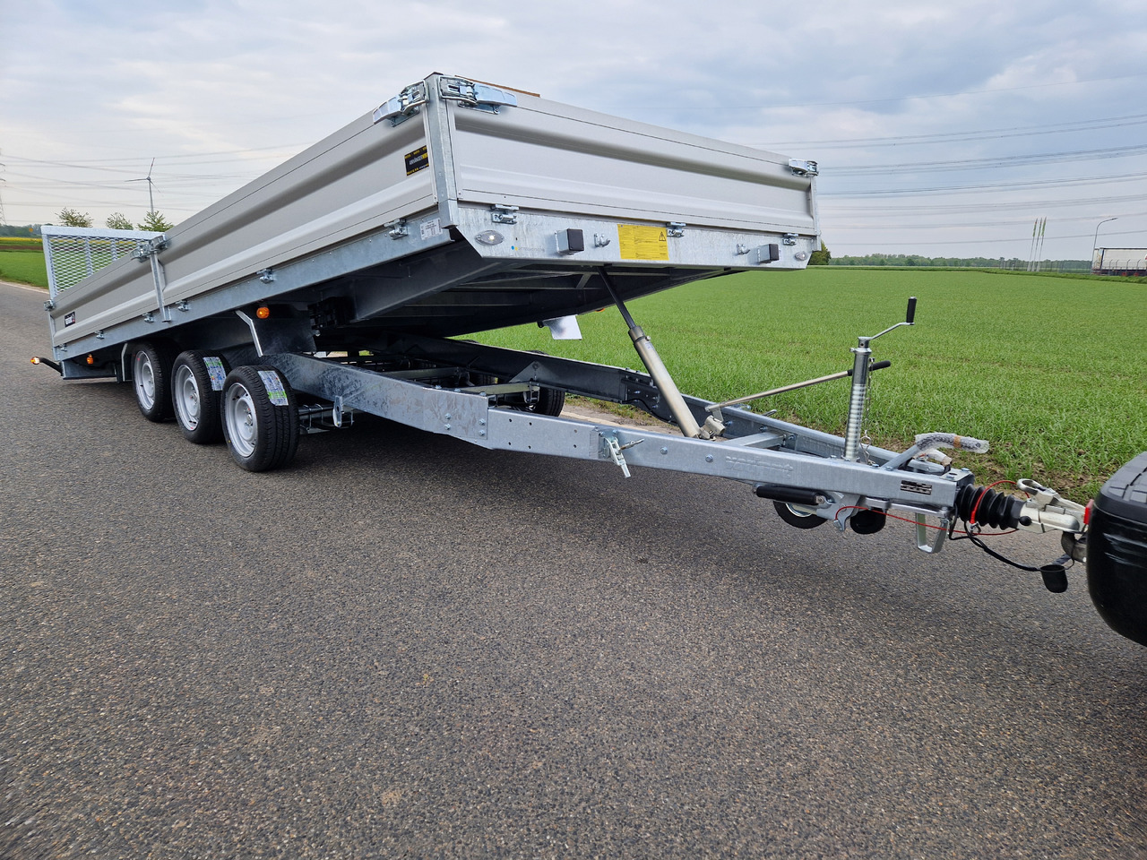 Variant Maschinentransporter 3553 UX Maxi Load LED Tridem Parabelfeder 3500kg Modell 2024 - קרון נגרר עם מזהיר: תמונה 1 Variant Maschinentransporter 3553 UX Maxi Load LED Tridem Parabelfeder 3500kg Modell 2024 - קרון נגרר עם מזהיר: תמונה 1