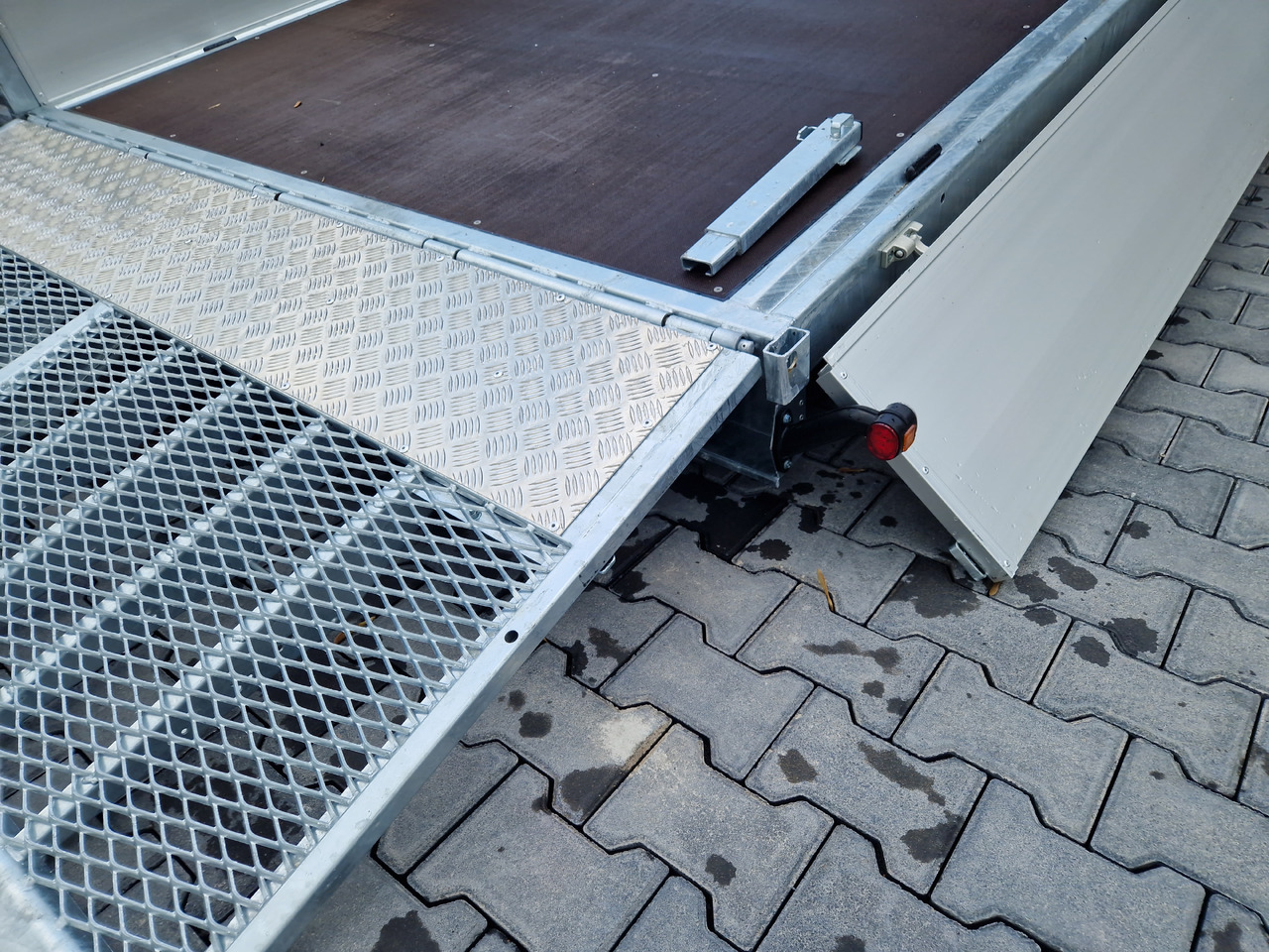 Variant Maschinentransporter 3562 UX Maxi Load 620x210x30cm LED Felgen black 3500kg 2025 - קרון נגרר לצמחים: תמונה 4 Variant Maschinentransporter 3562 UX Maxi Load 620x210x30cm LED Felgen black 3500kg 2025 - קרון נגרר לצמחים: תמונה 4