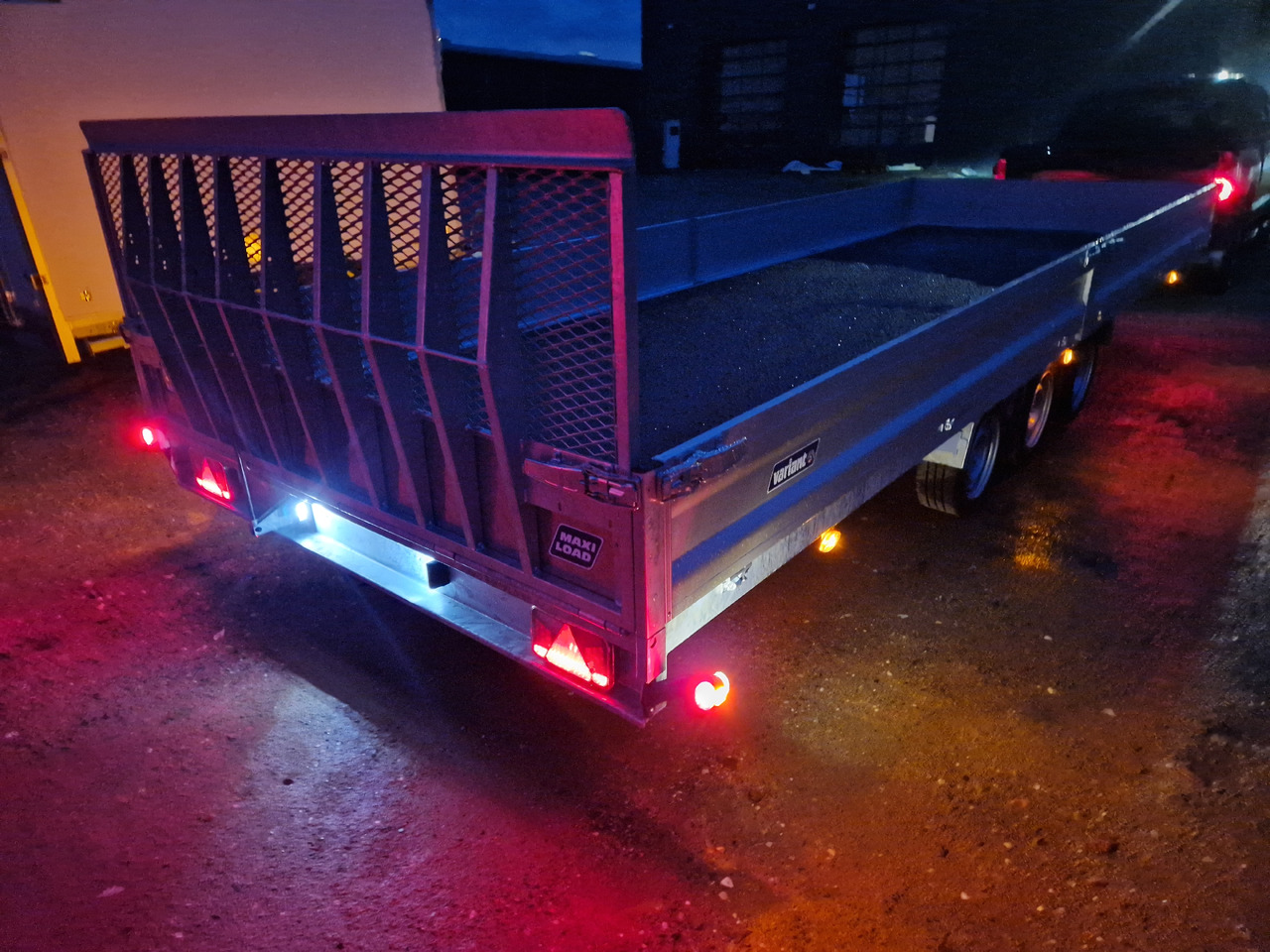 Variant Maschinentransporter 3563 UX Maxi Load 620x210x30cm LED Tridem Parabelfeder 3500kg Modell 24 - קרון נגרר לצמחים: תמונה 3 Variant Maschinentransporter 3563 UX Maxi Load 620x210x30cm LED Tridem Parabelfeder 3500kg Modell 24 - קרון נגרר לצמחים: תמונה 3