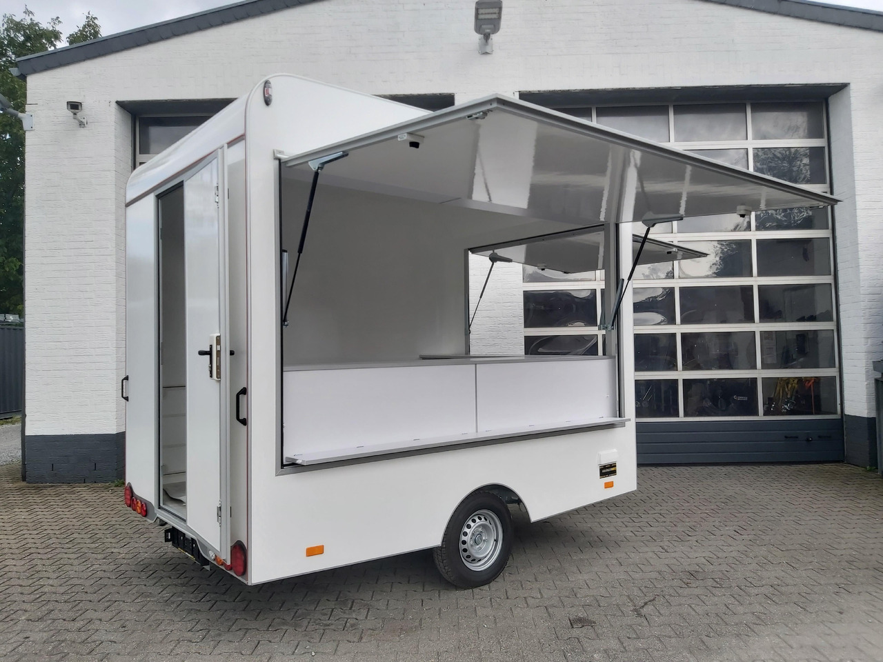 Verkaufsanhänger VK 302 200 aero retro 300cm 2 Verkaufsklappen Multi Theke 230V PVC Boden (M) 1300kg - קרון נגרר לממכר: תמונה 4 Verkaufsanhänger VK 302 200 aero retro 300cm 2 Verkaufsklappen Multi Theke 230V PVC Boden (M) 1300kg - קרון נגרר לממכר: תמונה 4