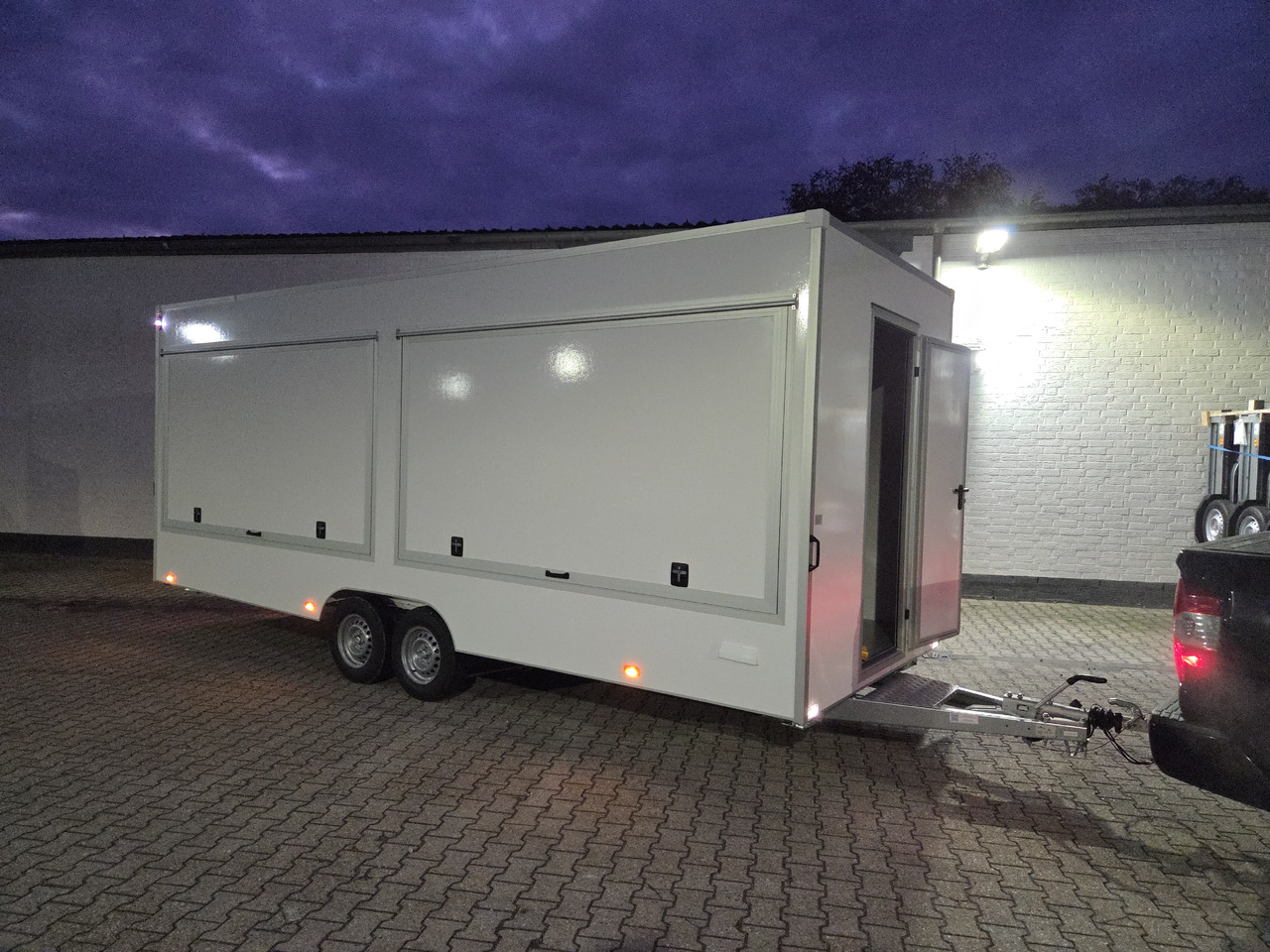 Verkaufsanhänger VKH 623 220 aero retro 620x220x230cm 230V Licht 3000kg - קרון נגרר לממכר: תמונה 3 Verkaufsanhänger VKH 623 220 aero retro 620x220x230cm 230V Licht 3000kg - קרון נגרר לממכר: תמונה 3