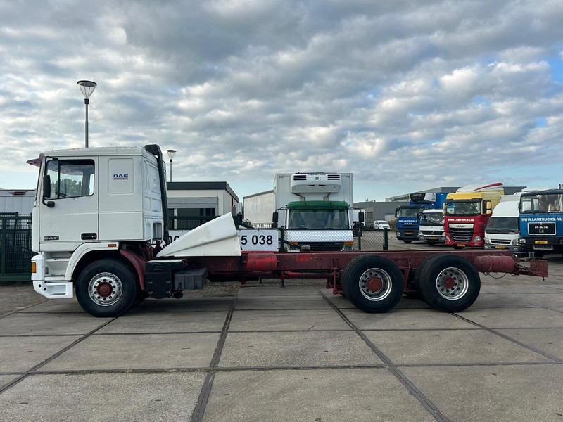 DAF 95.400 - משאית עם שלדת תא: תמונה 2 DAF 95.400 - משאית עם שלדת תא: תמונה 2