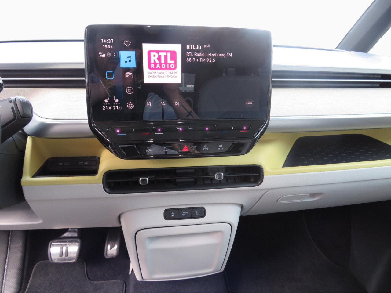 VOLKSWAGEN ID.Buzz Pro Design 150 kW Klima AHK Navi ZV - מכונית: תמונה 3 VOLKSWAGEN ID.Buzz Pro Design 150 kW Klima AHK Navi ZV - מכונית: תמונה 3