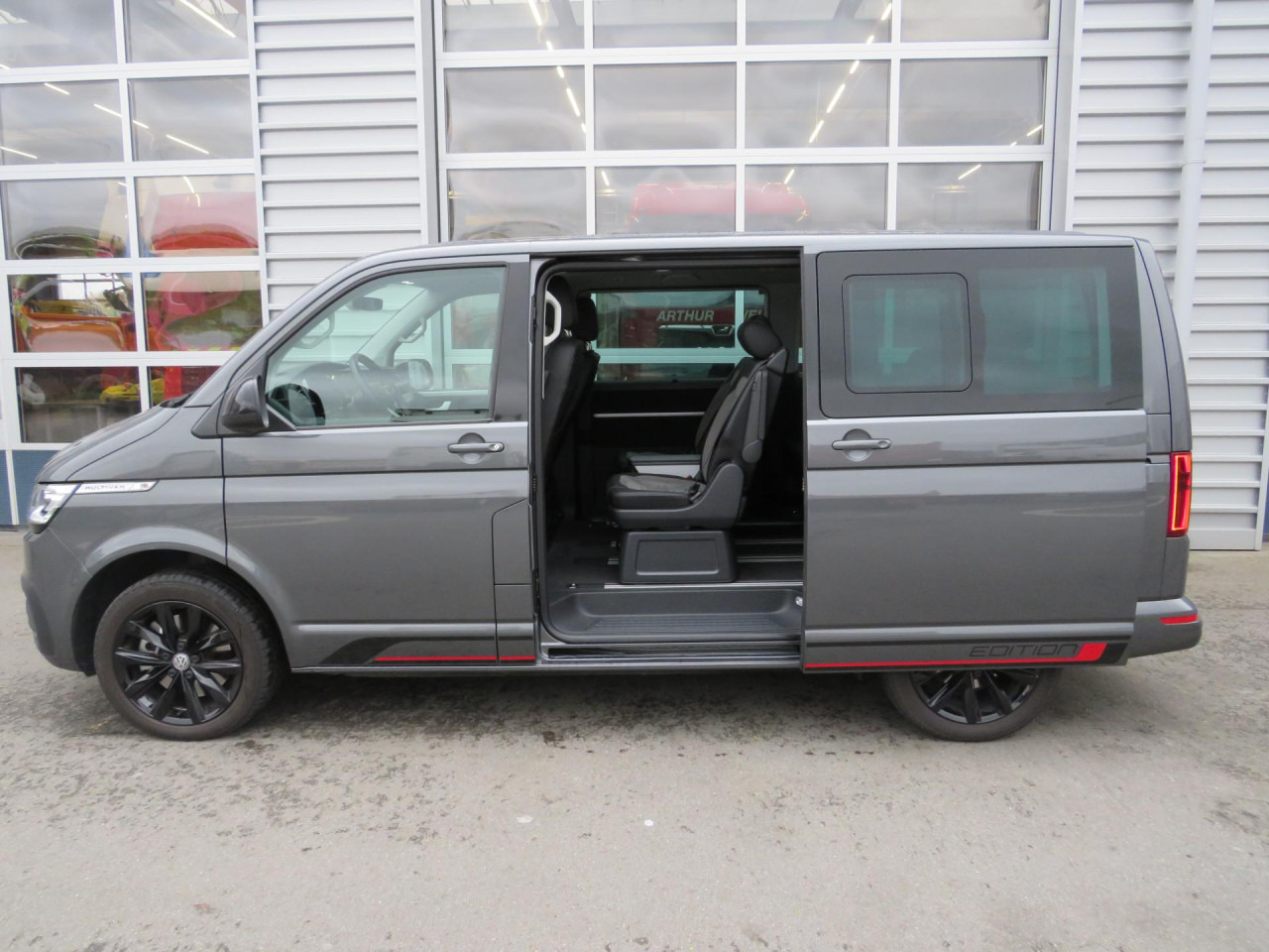 VOLKSWAGEN T6.1 Multivan Comfortline Edition Court Bluetooth - מכונית: תמונה 5 VOLKSWAGEN T6.1 Multivan Comfortline Edition Court Bluetooth - מכונית: תמונה 5