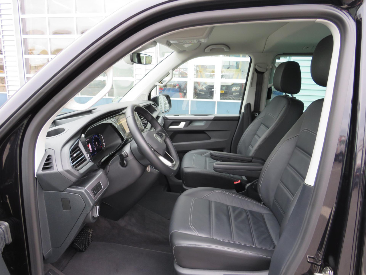 VOLKSWAGEN T6.1 Multivan Comfortline Edition Court Bluetooth - מכונית: תמונה 2 VOLKSWAGEN T6.1 Multivan Comfortline Edition Court Bluetooth - מכונית: תמונה 2