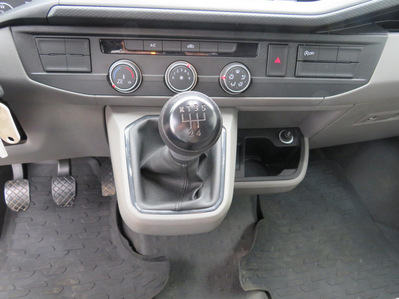 VOLKSWAGEN T6.1 Transporter 2.0 TDI Kasten Klima ZV - כלי רכב מסחרי קטן: תמונה 5 VOLKSWAGEN T6.1 Transporter 2.0 TDI Kasten Klima ZV - כלי רכב מסחרי קטן: תמונה 5