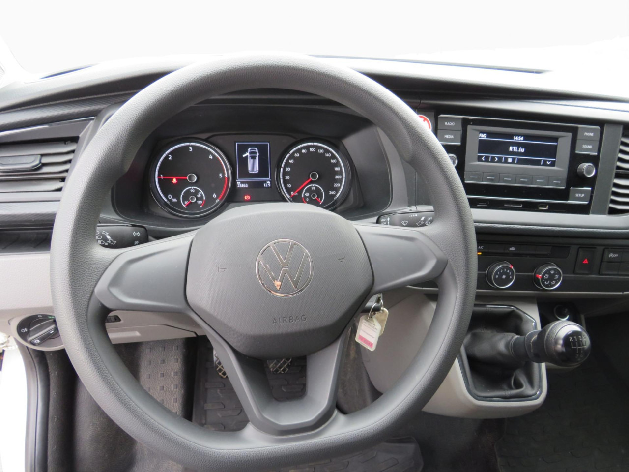 VOLKSWAGEN T6.1 Transporter 2.0 TDI Kasten Klima ZV - כלי רכב מסחרי קטן: תמונה 2 VOLKSWAGEN T6.1 Transporter 2.0 TDI Kasten Klima ZV - כלי רכב מסחרי קטן: תמונה 2