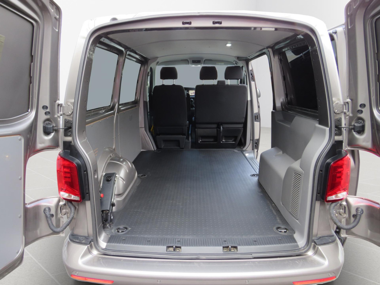 VOLKSWAGEN T6.1 Transporter Trendline 2.0 TDI Kasten Euro6 ZV - כלי רכב מסחרי קטן: תמונה 4 VOLKSWAGEN T6.1 Transporter Trendline 2.0 TDI Kasten Euro6 ZV - כלי רכב מסחרי קטן: תמונה 4