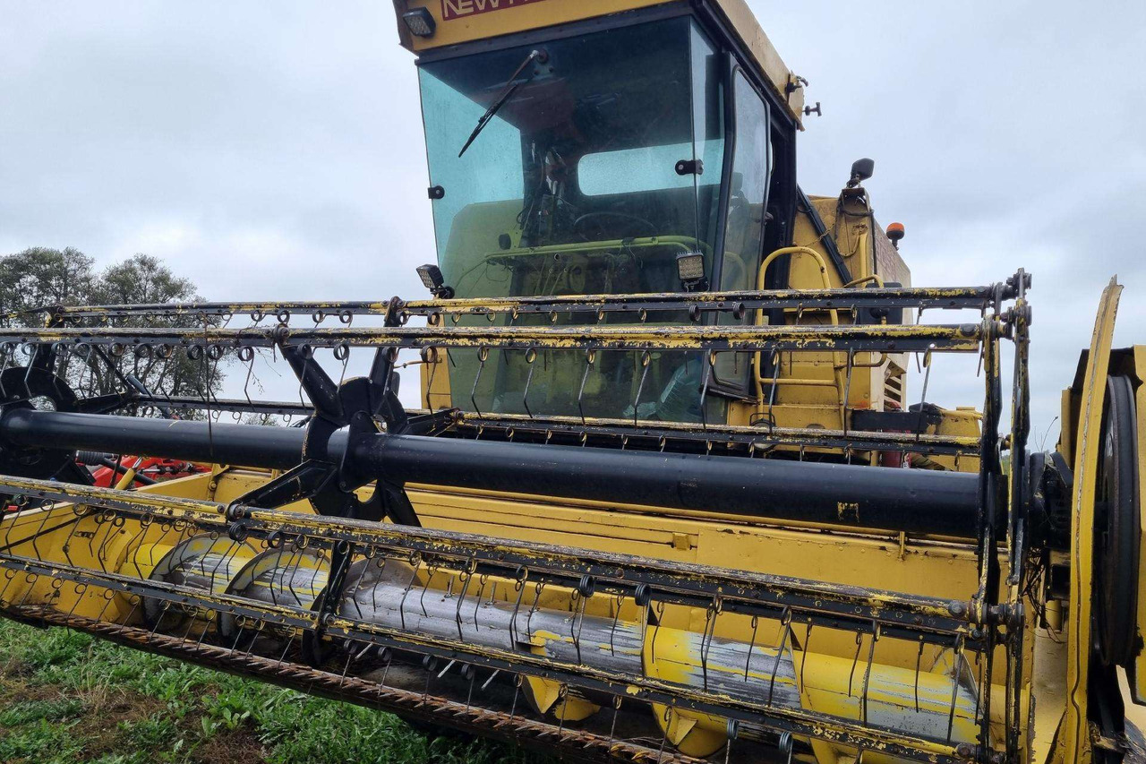 New Holland 8050 - מקצרת קומבינה: תמונה 5 New Holland 8050 - מקצרת קומבינה: תמונה 5