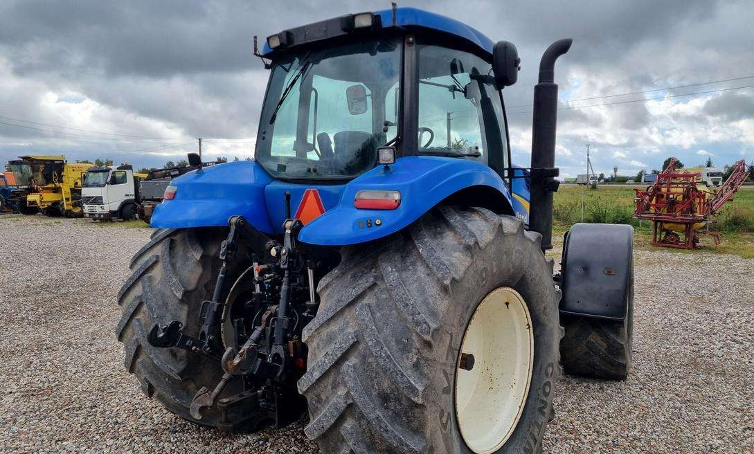 New Holland T8040 - טרקטור חקלאי: תמונה 5 New Holland T8040 - טרקטור חקלאי: תמונה 5