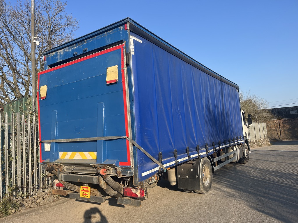 Scania P230 4x2 Curtain side - משאית וילונות צד: תמונה 3 Scania P230 4x2 Curtain side - משאית וילונות צד: תמונה 3