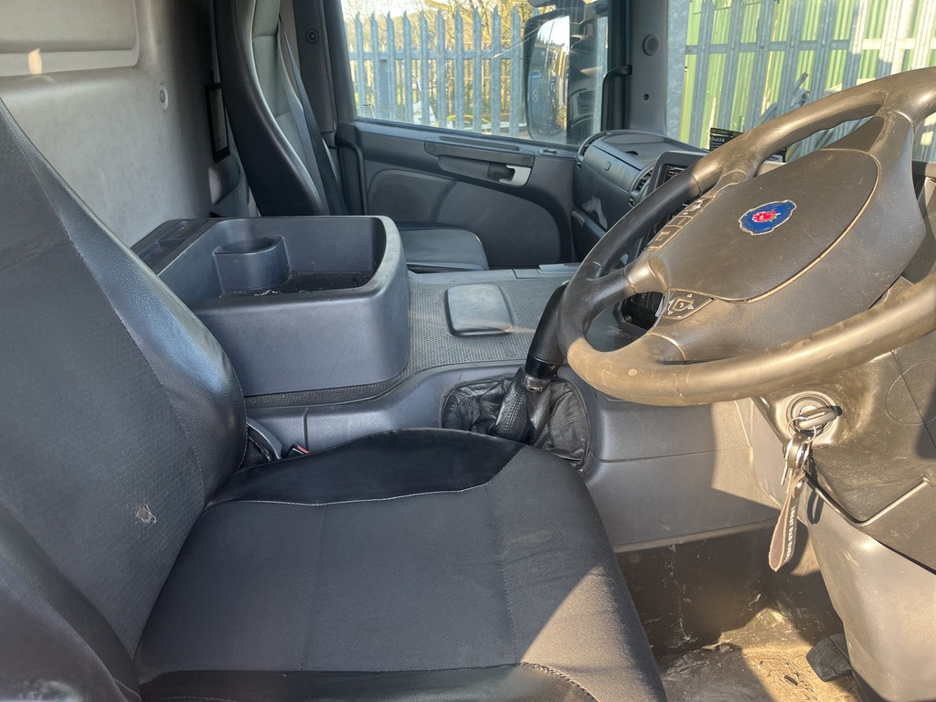 Scania P230 4x2 Curtain side - משאית וילונות צד: תמונה 5 Scania P230 4x2 Curtain side - משאית וילונות צד: תמונה 5