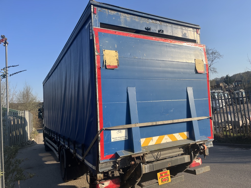 Scania P230 4x2 Curtain side - משאית וילונות צד: תמונה 4 Scania P230 4x2 Curtain side - משאית וילונות צד: תמונה 4