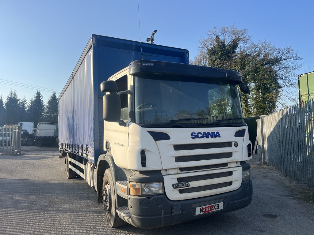 Scania P230 4x2 Curtain side - משאית וילונות צד: תמונה 1 Scania P230 4x2 Curtain side - משאית וילונות צד: תמונה 1