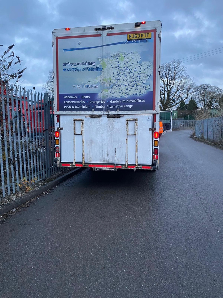 Scania P230 4x2 - כלי רכב מסחרי עם תיבה: תמונה 4 Scania P230 4x2 - כלי רכב מסחרי עם תיבה: תמונה 4