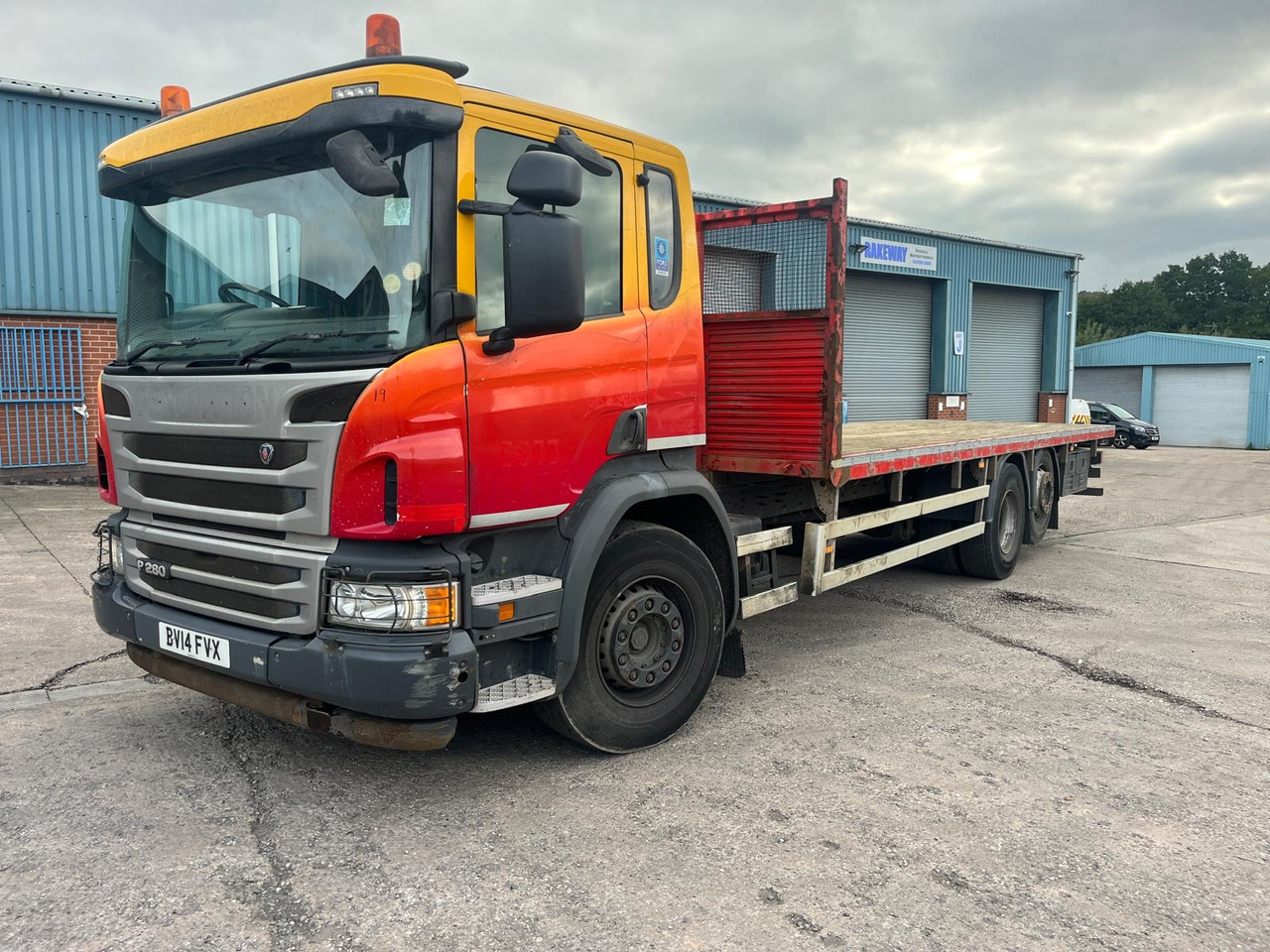 Scania P280 - משאית צד נופל/ שטוחה: תמונה 2 Scania P280 - משאית צד נופל/ שטוחה: תמונה 2