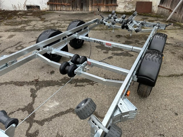 Brenderup Brenderup Premium Bootsanhänger 263500TB SRX mit Superrollen, 3,5 to. 7,8m/ 26 Fuß - נגרר לסירה: תמונה 5 Brenderup Brenderup Premium Bootsanhänger 263500TB SRX mit Superrollen, 3,5 to. 7,8m/ 26 Fuß - נגרר לסירה: תמונה 5