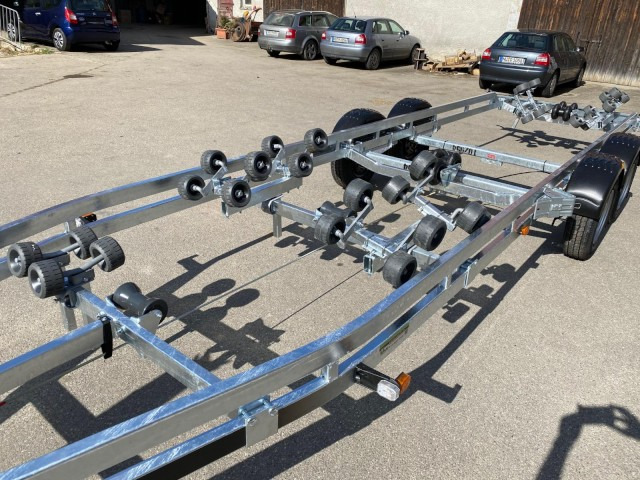 Brenderup Brenderup Premium Bootsanhänger 303500TB SRX mit Superrollen, 3,5 to. 8,7m/ 30 Fuß - נגרר לסירה: תמונה 5 Brenderup Brenderup Premium Bootsanhänger 303500TB SRX mit Superrollen, 3,5 to. 8,7m/ 30 Fuß - נגרר לסירה: תמונה 5