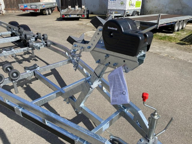 Brenderup Brenderup Premium Bootsanhänger 303500TB SRX mit Superrollen, 3,5 to. 8,7m/ 30 Fuß - נגרר לסירה: תמונה 3 Brenderup Brenderup Premium Bootsanhänger 303500TB SRX mit Superrollen, 3,5 to. 8,7m/ 30 Fuß - נגרר לסירה: תמונה 3