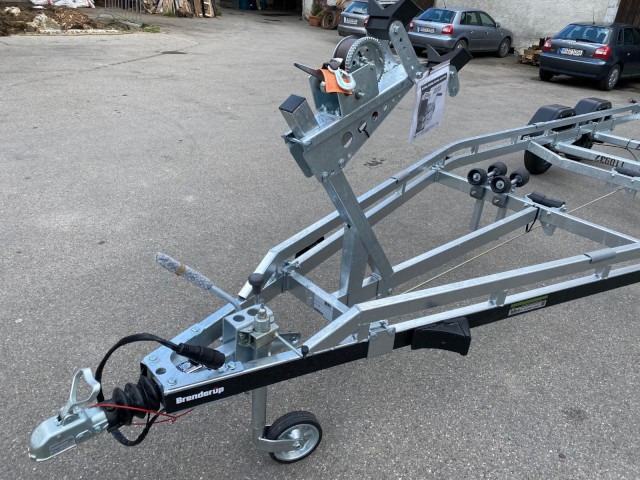 Brenderup Premium Bootsanhänger 242000TB SR mit Superrollen, 2,0 to. 7,2m/ 24 Fuß - נגרר לסירה: תמונה 2 Brenderup Premium Bootsanhänger 242000TB SR mit Superrollen, 2,0 to. 7,2m/ 24 Fuß - נגרר לסירה: תמונה 2