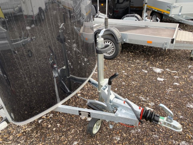 Cheval Liberte Debon C255 Alu + Türe 1300 kg, 100 km/h, 255x125x155cm - קרון נגרר בתיבה סגורה: תמונה 2 Cheval Liberte Debon C255 Alu + Türe 1300 kg, 100 km/h, 255x125x155cm - קרון נגרר בתיבה סגורה: תמונה 2