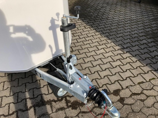Cheval Liberte Debon Cargo 2 Poly + Türe weiß 1300 kg, 100 km/h, 300x155x168cm - קרון נגרר בתיבה סגורה: תמונה 3 Cheval Liberte Debon Cargo 2 Poly + Türe weiß 1300 kg, 100 km/h, 300x155x168cm - קרון נגרר בתיבה סגורה: תמונה 3
