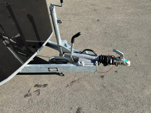 Cheval Liberte Debon Roadster 1000 Sandwich 3500 kg, 100 km/h, 495x200x202cm - קרון נגרר בתיבה סגורה: תמונה 3 Cheval Liberte Debon Roadster 1000 Sandwich 3500 kg, 100 km/h, 495x200x202cm - קרון נגרר בתיבה סגורה: תמונה 3