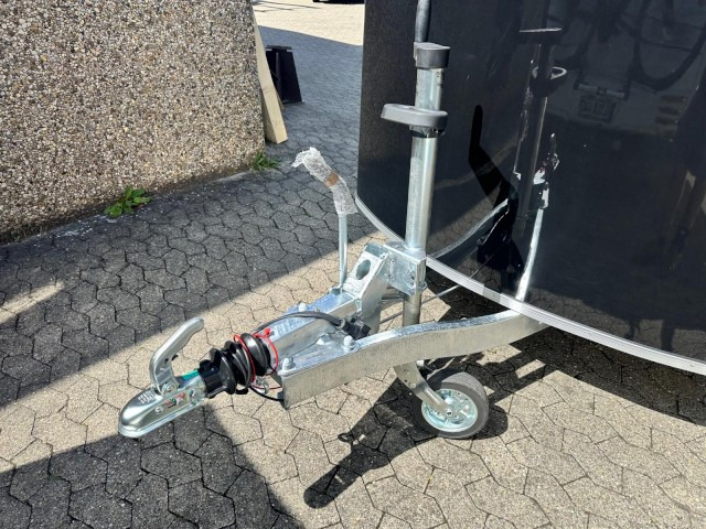 Cheval Liberte Debon Roadster 300, C300 Sandwich + Türe 1300 kg, 100 km/h, 300x155x190cm - קרון נגרר בתיבה סגורה: תמונה 2 Cheval Liberte Debon Roadster 300, C300 Sandwich + Türe 1300 kg, 100 km/h, 300x155x190cm - קרון נגרר בתיבה סגורה: תמונה 2