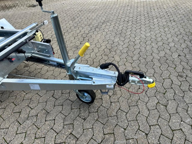 Humbaur 3-Seitenkipper HTK 2700.27 E-Pumpe Alu, 2670 x 1500 x 350 mm, 2,7 to. - קרון נגרר עם מזהיר: תמונה 2 Humbaur 3-Seitenkipper HTK 2700.27 E-Pumpe Alu, 2670 x 1500 x 350 mm, 2,7 to. - קרון נגרר עם מזהיר: תמונה 2