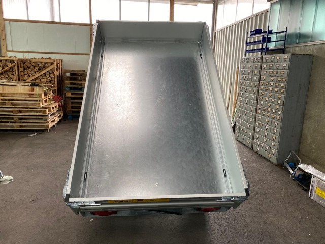 Humbaur HUK 152314 Heckkipper 1,5 t. 2300 x 1400 x 300mm E-Pumpe - קרון נגרר עם מזהיר: תמונה 4 Humbaur HUK 152314 Heckkipper 1,5 t. 2300 x 1400 x 300mm E-Pumpe - קרון נגרר עם מזהיר: תמונה 4