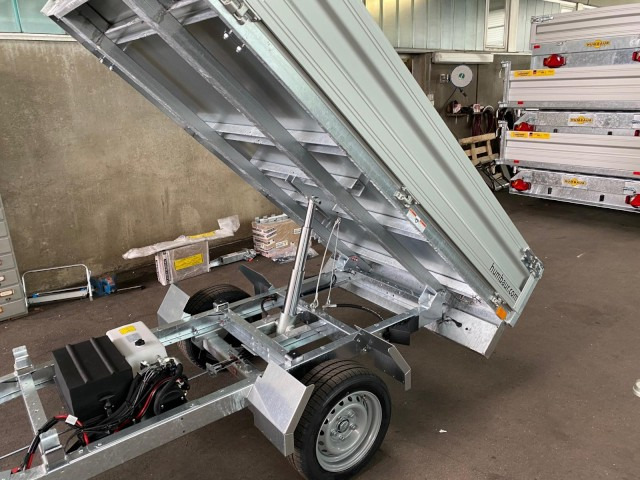 Humbaur HUK 152314 Heckkipper 1,5 t. 2300 x 1400 x 300mm E-Pumpe - קרון נגרר עם מזהיר: תמונה 3 Humbaur HUK 152314 Heckkipper 1,5 t. 2300 x 1400 x 300mm E-Pumpe - קרון נגרר עם מזהיר: תמונה 3