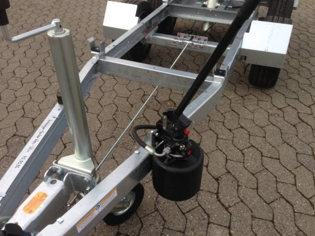 Humbaur HUK 273117 Heckkipper 2,7 t. 3140 x 1750 x 300 mm, E-Pumpe - קרון נגרר עם מזהיר: תמונה 4 Humbaur HUK 273117 Heckkipper 2,7 t. 3140 x 1750 x 300 mm, E-Pumpe - קרון נגרר עם מזהיר: תמונה 4