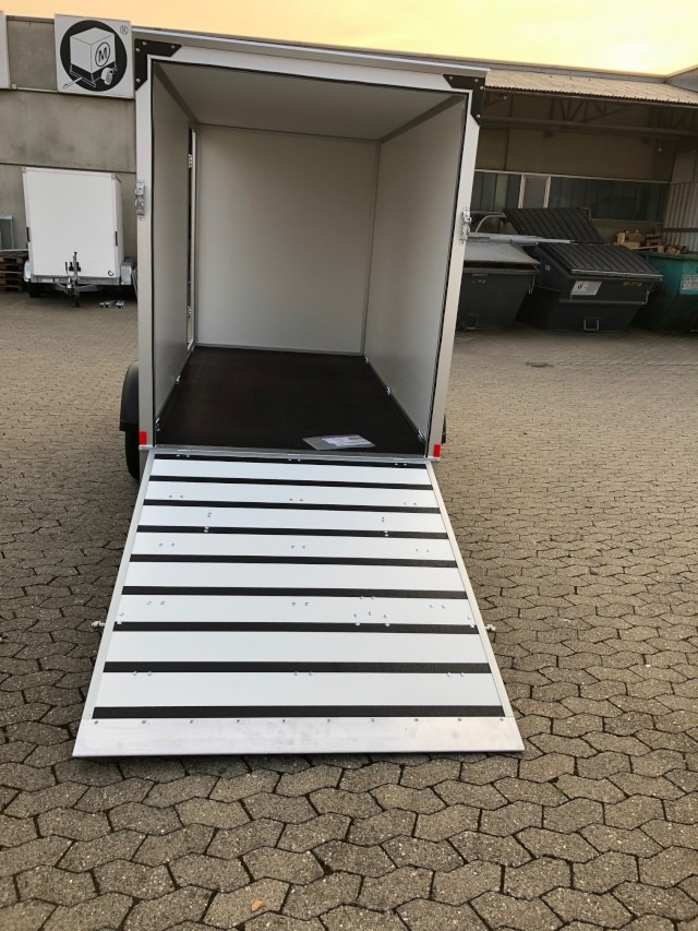 Humbaur Koffer HK 253015-18P, 2,5 to. 3040x1510x1800mm, Rampe, Seitentüre - קרון נגרר בתיבה סגורה: תמונה 4 Humbaur Koffer HK 253015-18P, 2,5 to. 3040x1510x1800mm, Rampe, Seitentüre - קרון נגרר בתיבה סגורה: תמונה 4