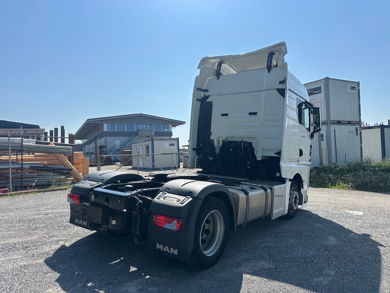 MAN TGX 18.470 4x2 Lowliner 2Tank LED - יחידת טרקטור: תמונה 4 MAN TGX 18.470 4x2 Lowliner 2Tank LED - יחידת טרקטור: תמונה 4