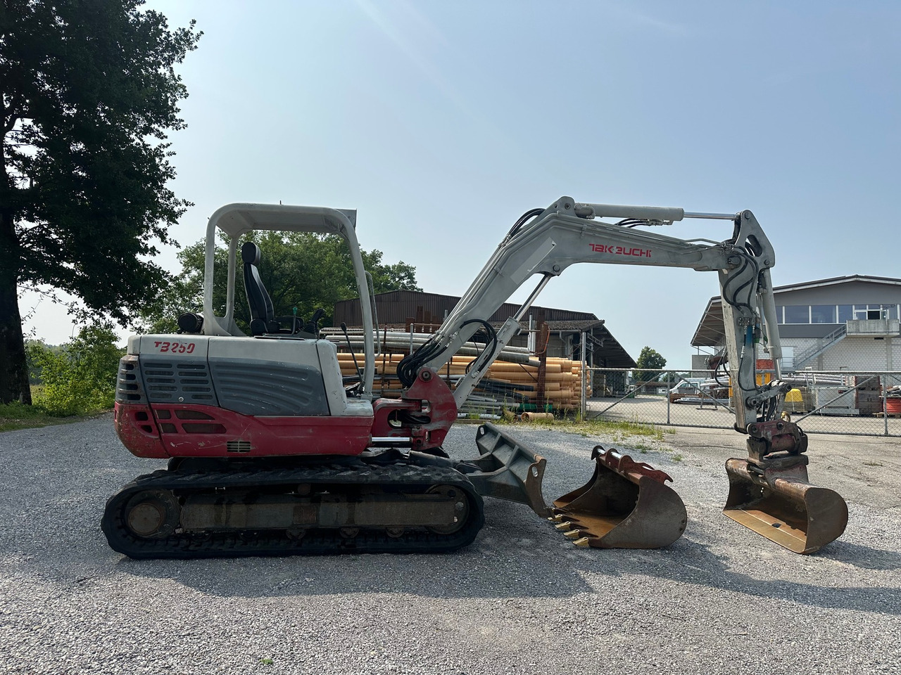 TAKEUCHI TB 250 5t - מחפר: תמונה 4 TAKEUCHI TB 250 5t - מחפר: תמונה 4