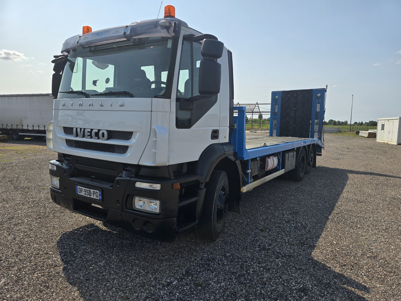 IVECO 260S33 - משאית הובלה אוטומטית: תמונה 1 IVECO 260S33 - משאית הובלה אוטומטית: תמונה 1