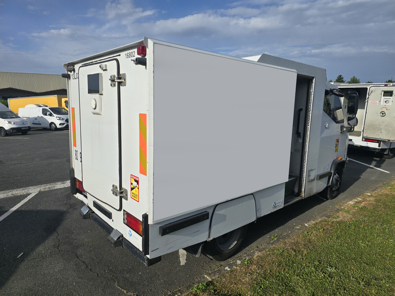 Mercedes Vario 816 - רכב אספן: תמונה 3 Mercedes Vario 816 - רכב אספן: תמונה 3