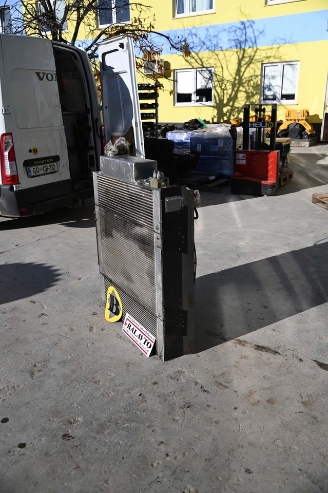 AKG engine cooling radiator - רדיאטור עבור מכונת בנייה: תמונה 2 AKG engine cooling radiator - רדיאטור עבור מכונת בנייה: תמונה 2