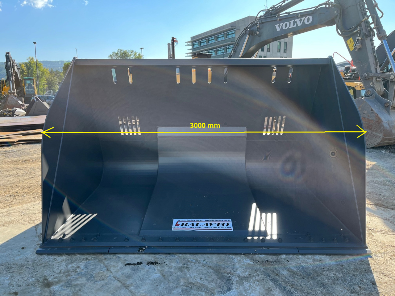 Balavto Loader bucket 3000 mm - דלי מעמיס: תמונה 2 Balavto Loader bucket 3000 mm - דלי מעמיס: תמונה 2