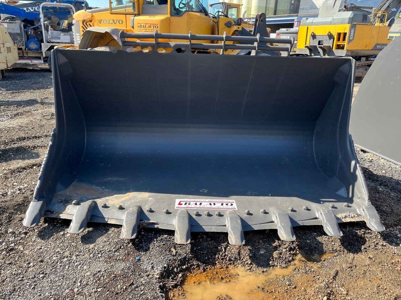 Balavto Loader bucket 3350 mm - דלי מעמיס: תמונה 1 Balavto Loader bucket 3350 mm - דלי מעמיס: תמונה 1