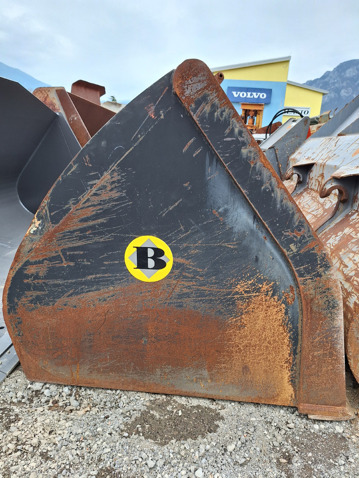 Loader bucket 2200 mm BOE - דלי מעמיס: תמונה 1 Loader bucket 2200 mm BOE - דלי מעמיס: תמונה 1
