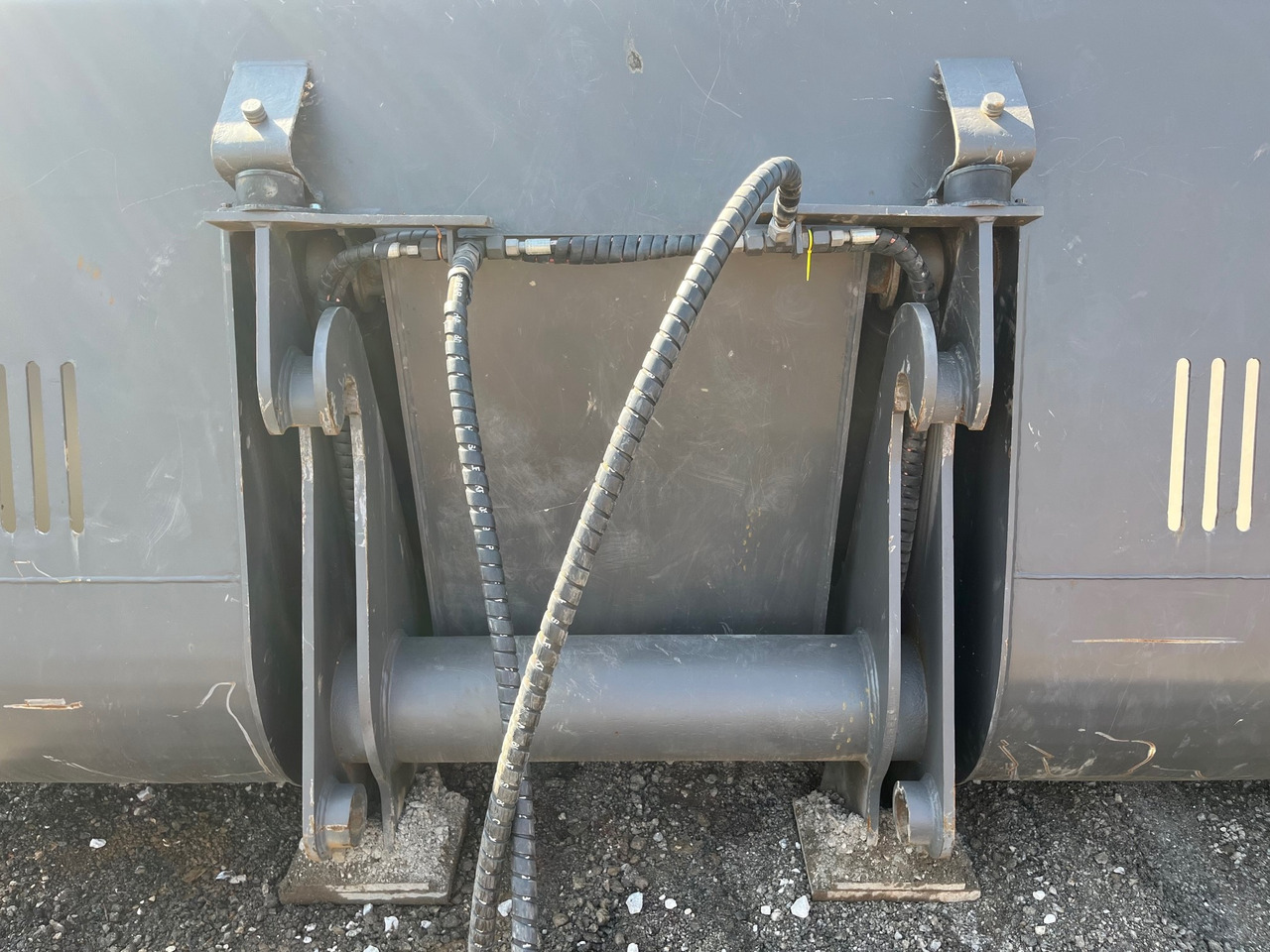 Loader bucket 3200 mm - דלי מעמיס: תמונה 5 Loader bucket 3200 mm - דלי מעמיס: תמונה 5