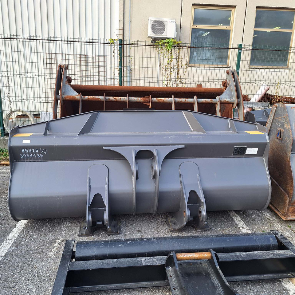 VOLVO 2880 mm for 18-22 ton wheel loaders - דלי מעמיס עבור מעמיס גלגלים: תמונה 5 VOLVO 2880 mm for 18-22 ton wheel loaders - דלי מעמיס עבור מעמיס גלגלים: תמונה 5