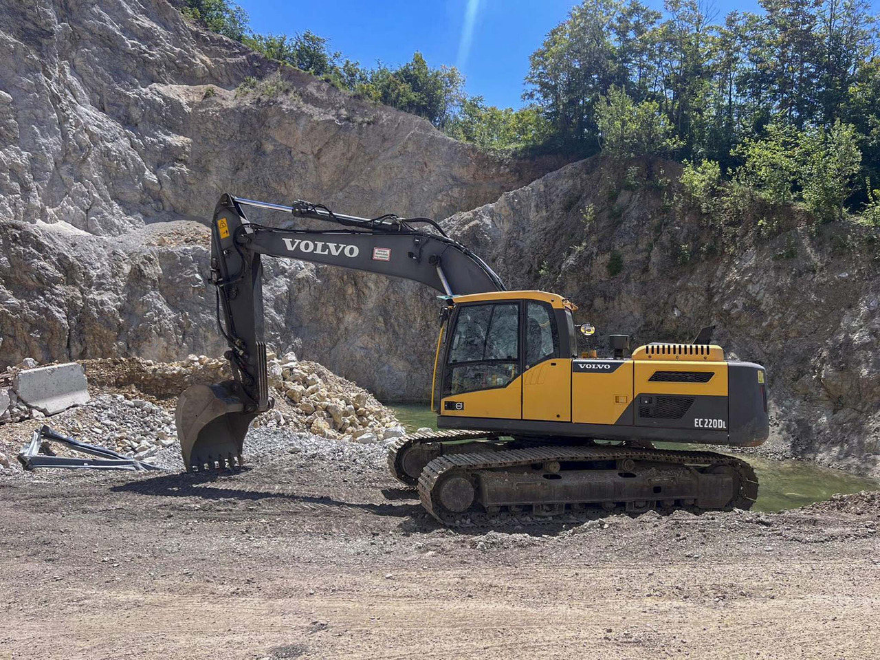 VOLVO EC220D - מחפר סורק: תמונה 1 VOLVO EC220D - מחפר סורק: תמונה 1